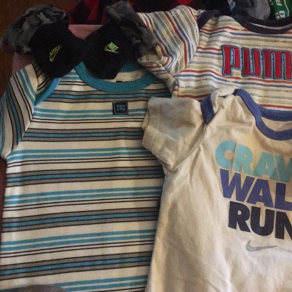 Nike onesie all 0/6 and 3-6 months - Picture 3 of 6